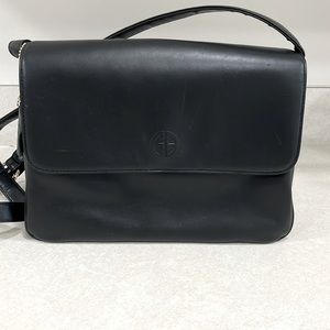 Giani Bernini beautiful black genuine leather hand bag.